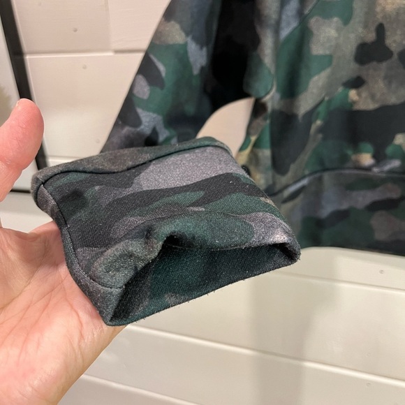 💚 NIKE – Dri-FIT Camo Cropped Sweatshirt – Size M - Picture 6 of 12